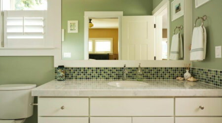 Single or double bathroom vanity: Which one should you choose?